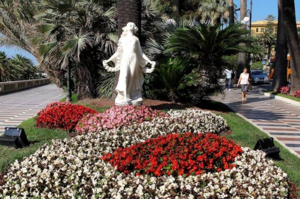 Ampio Appartamento Centrale San Remo Buitenkant foto