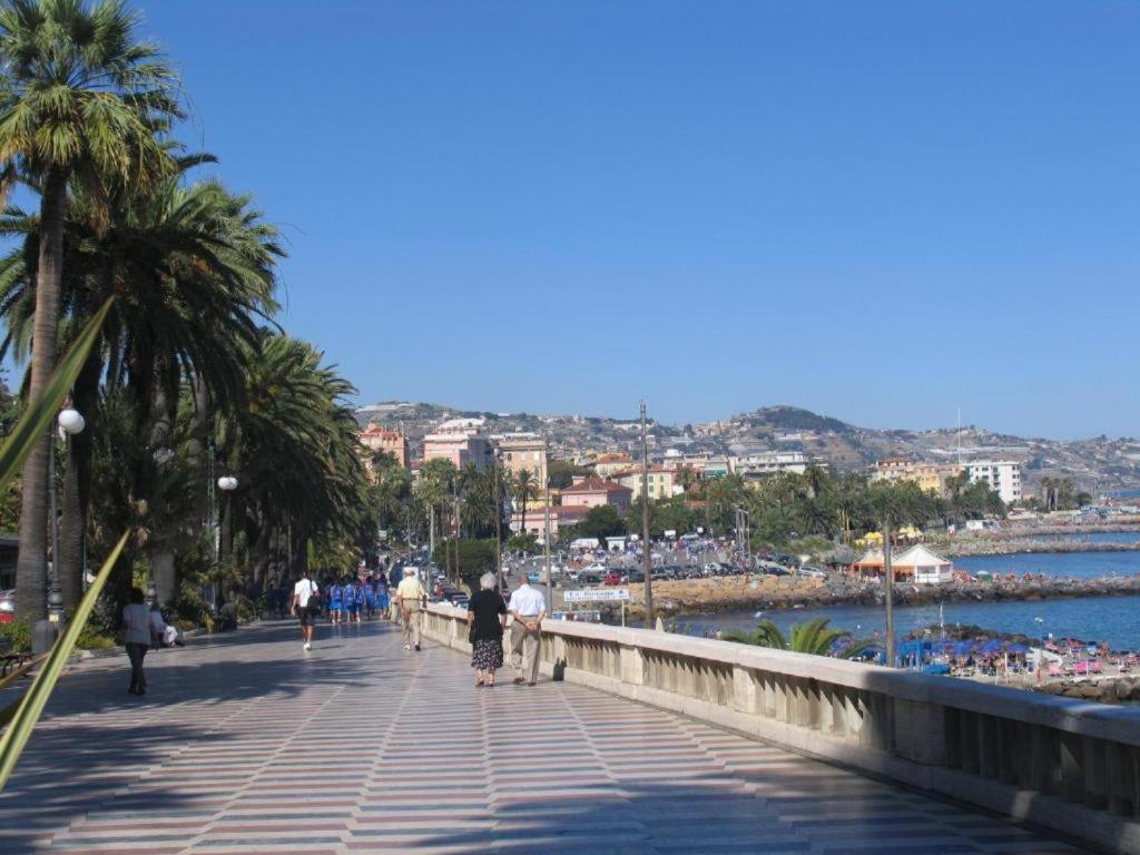 Ampio Appartamento Centrale San Remo Buitenkant foto