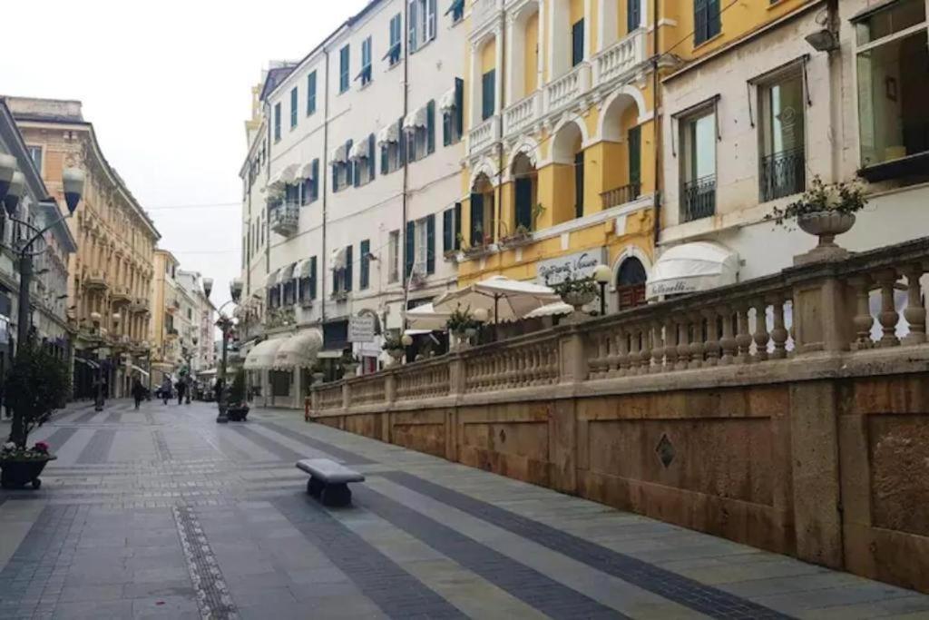 Ampio Appartamento Centrale San Remo Buitenkant foto