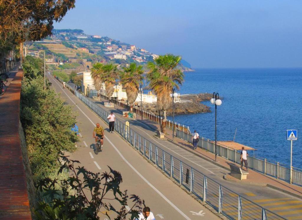 Ampio Appartamento Centrale San Remo Buitenkant foto