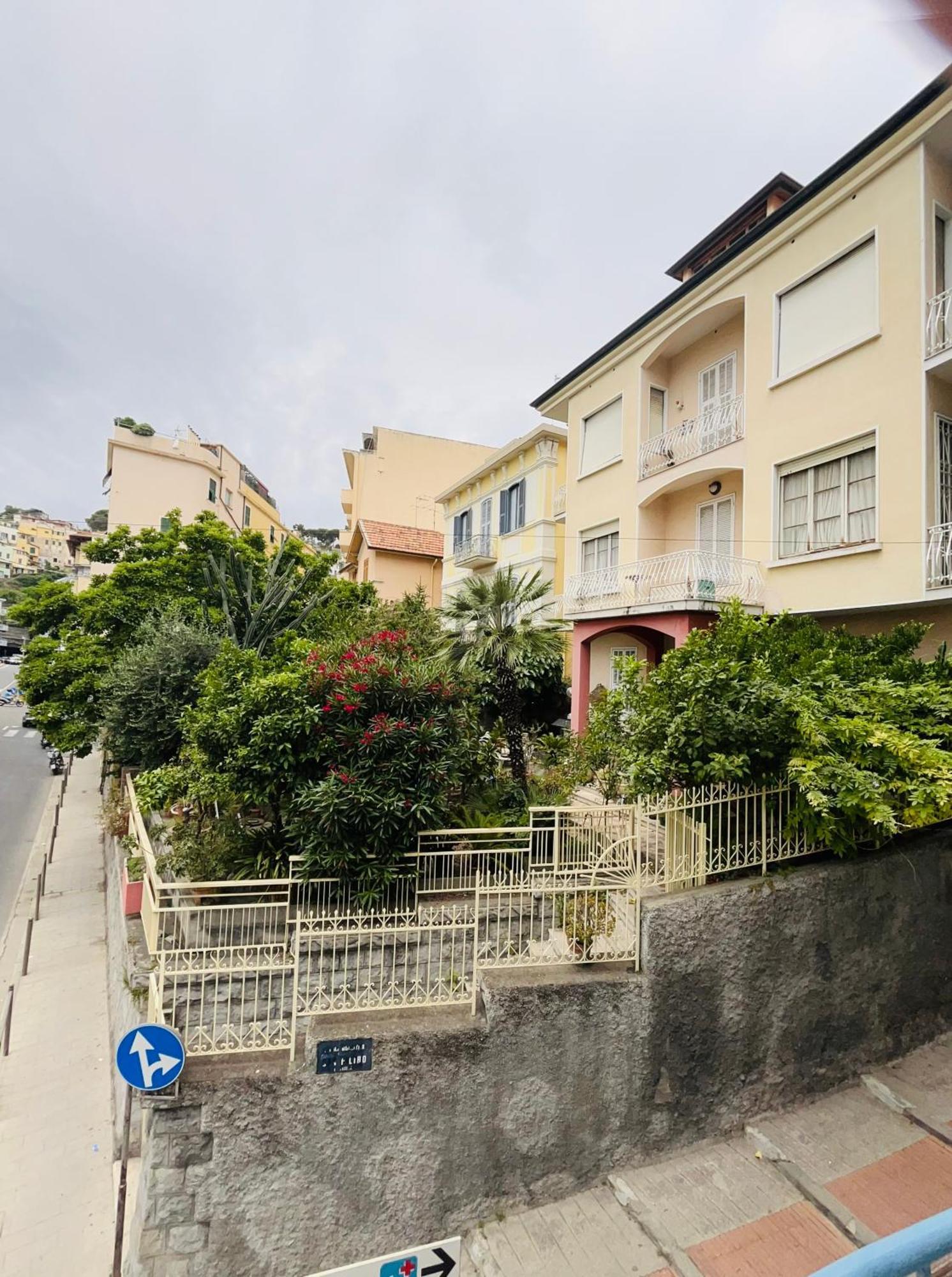 Ampio Appartamento Centrale San Remo Buitenkant foto