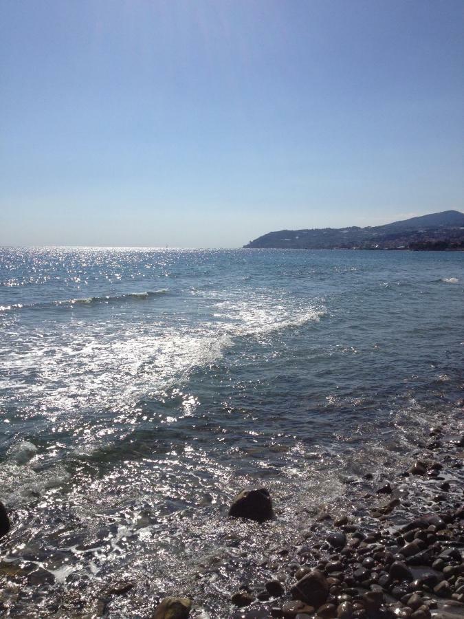 Ampio Appartamento Centrale San Remo Buitenkant foto